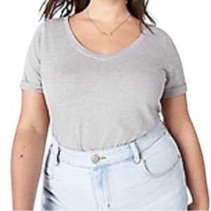 Lane Bryant 26/28 Essential Tee T-Shirt V-Neck Short Sleeve Gray Light Taupe NWT